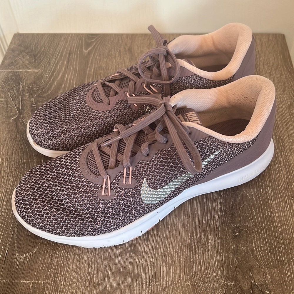 NIKE Training FLEX TR 7 size 8 • PRELOVED